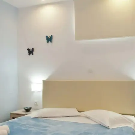 Apart-hotel Frida 3*