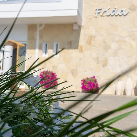 Apart-hotel Frida 3*